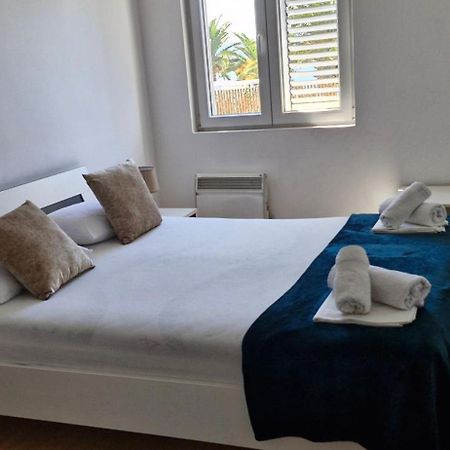 Chic Apartment In The City Center By The Sea ティヴァト エクステリア 写真