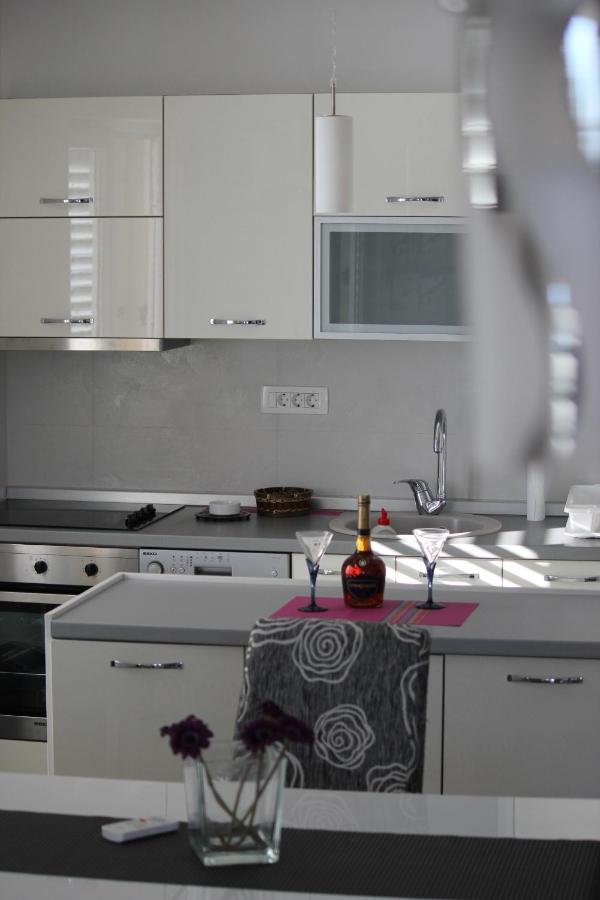 Chic Apartment In The City Center By The Sea ティヴァト エクステリア 写真