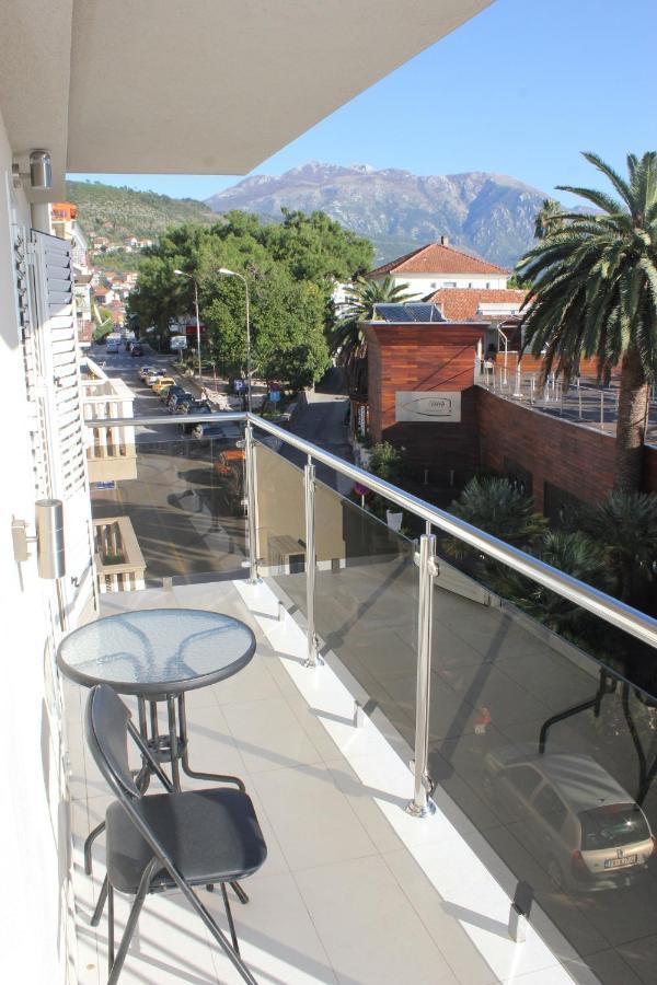 Chic Apartment In The City Center By The Sea ティヴァト エクステリア 写真